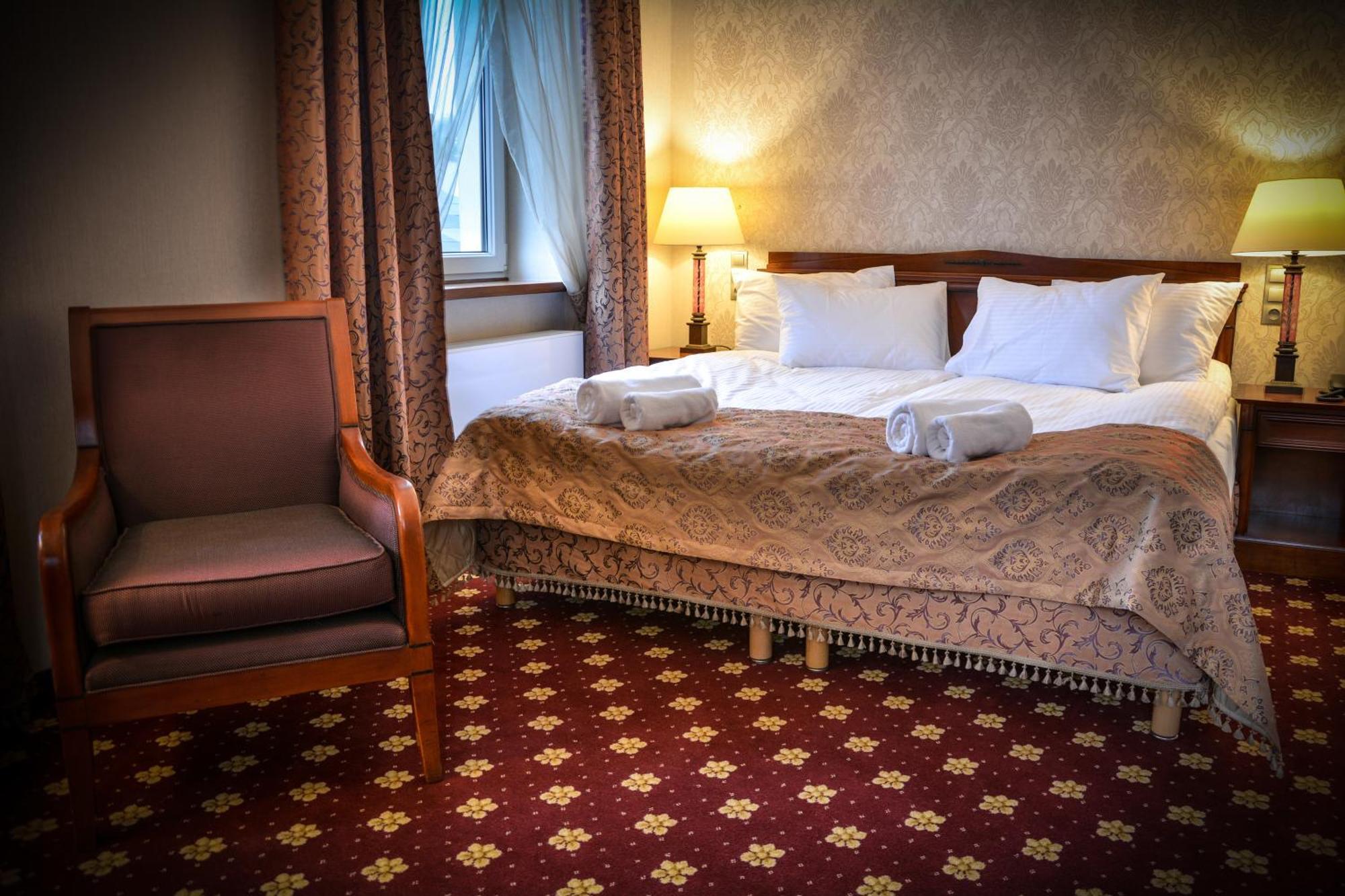 Komoda Club Residence Kalisz Chambre photo