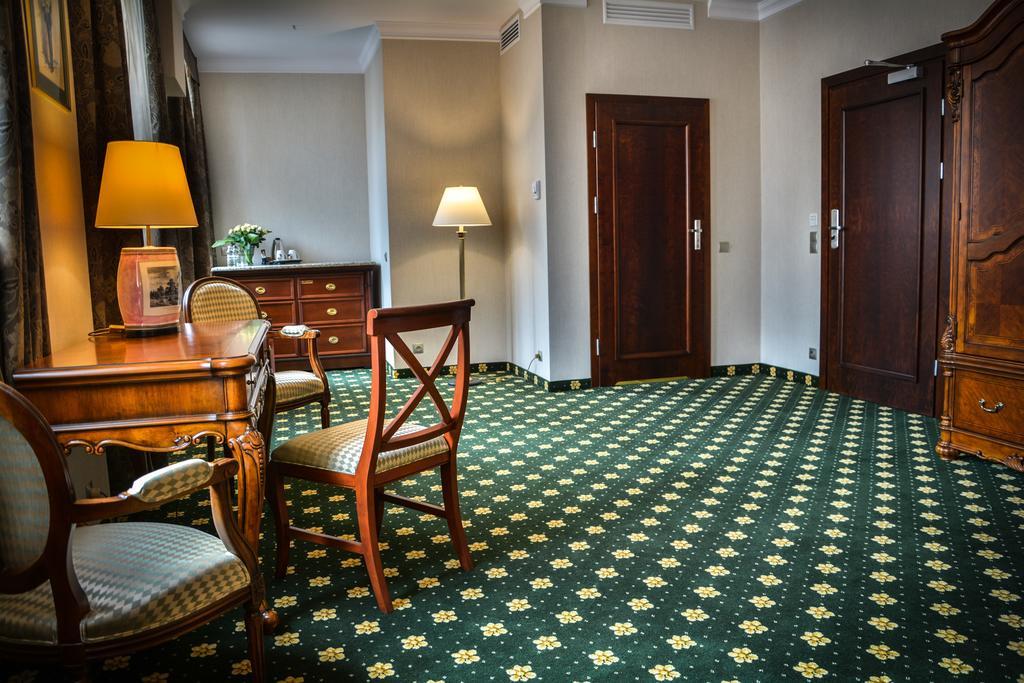 Komoda Club Residence Kalisz Chambre photo
