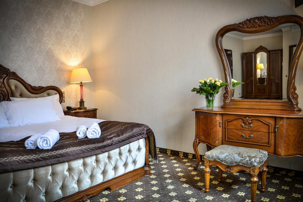 Komoda Club Residence Kalisz Chambre photo