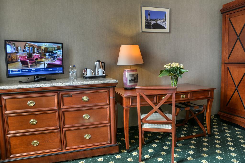 Komoda Club Residence Kalisz Chambre photo