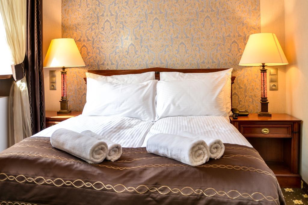 Komoda Club Residence Kalisz Chambre photo